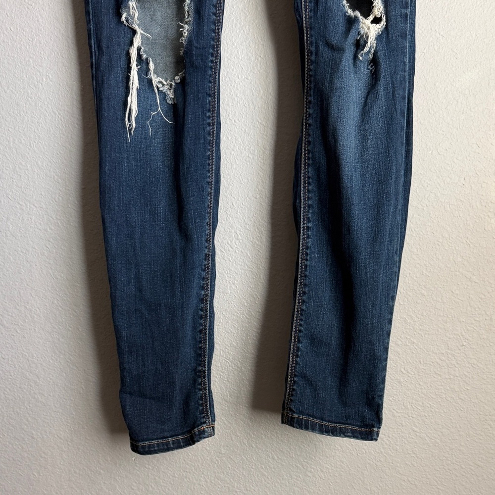 Fashion Nova Blue Distressed Skinny Jeans Size 9 - Picture 4 of 9